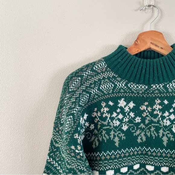 Vintage Emerald Green and White Floral Knit Sweater - Picture 2 of 8